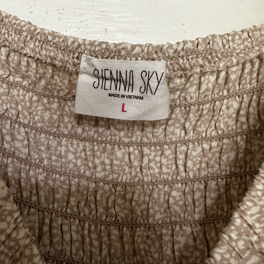 Patterned Blouse - Picture 6 of 6